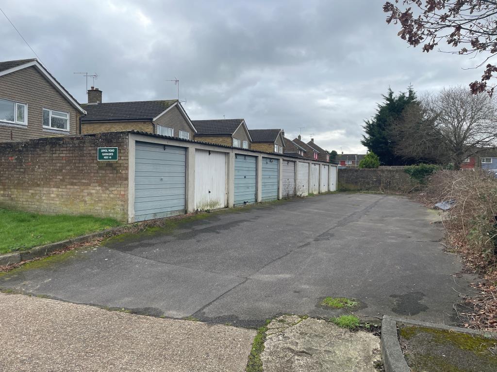Lot: 48 - FREEHOLD BLOCK OF NINE LOCK-UP GARAGES - General view of garages